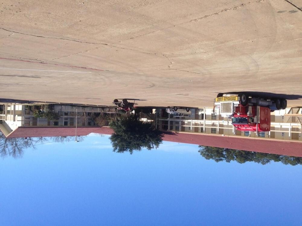 Baymont By Wyndham Longview Motel Exterior photo