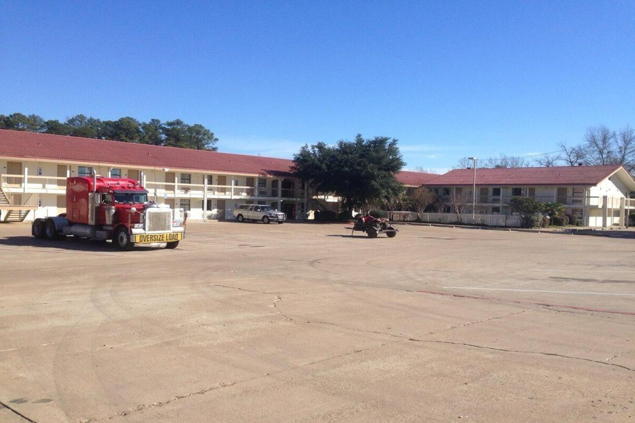Baymont By Wyndham Longview Motel Exterior photo